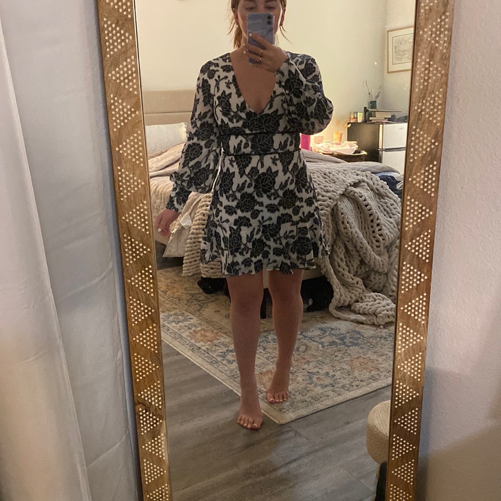 DO+BE White and Black Floral Long Sleeve Dress